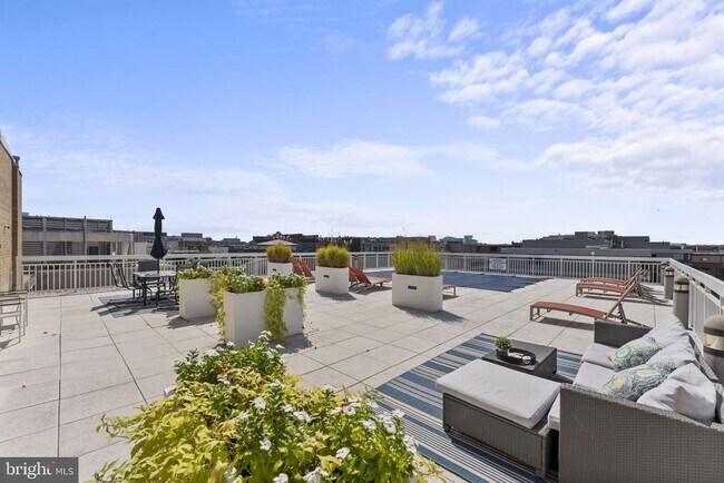 Building Photo - 1260 21st St NW