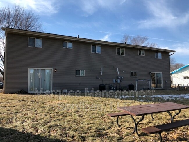 Building Photo - Montana Avenue (2220-2222) - 2220