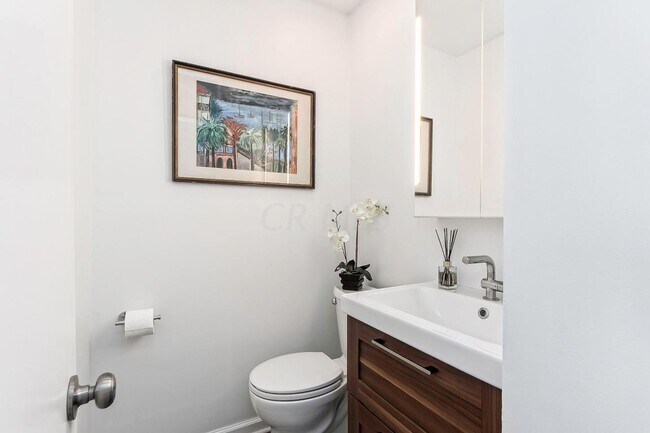 Building Photo - 361 E North St