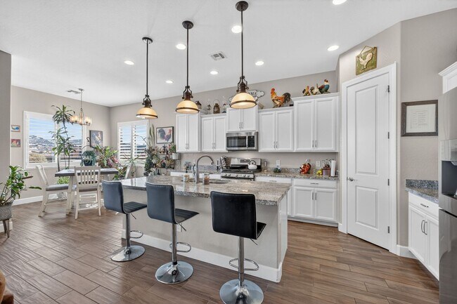 Building Photo - Walden Farms home with a great relaxing backyard!