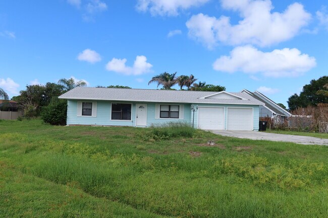 Building Photo - 601 SE Polynesian Ave