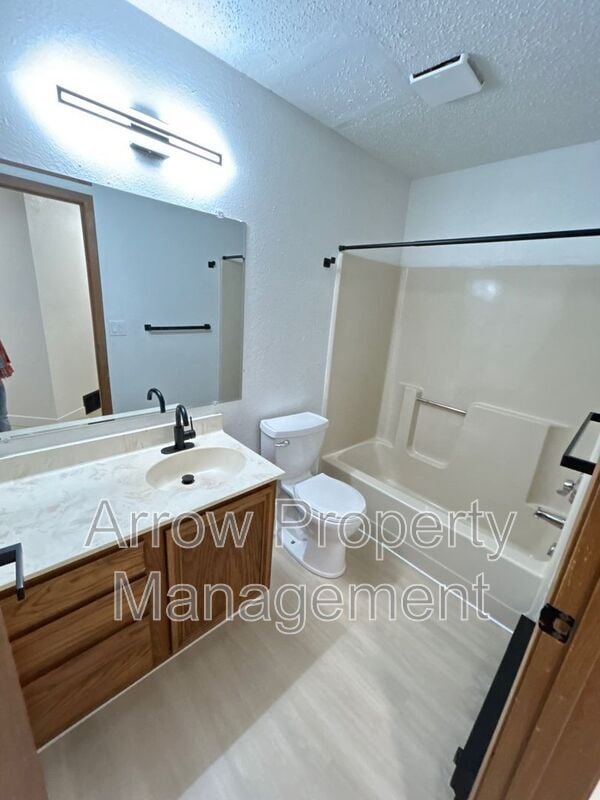 Building Photo - 205 E Arbor Ave