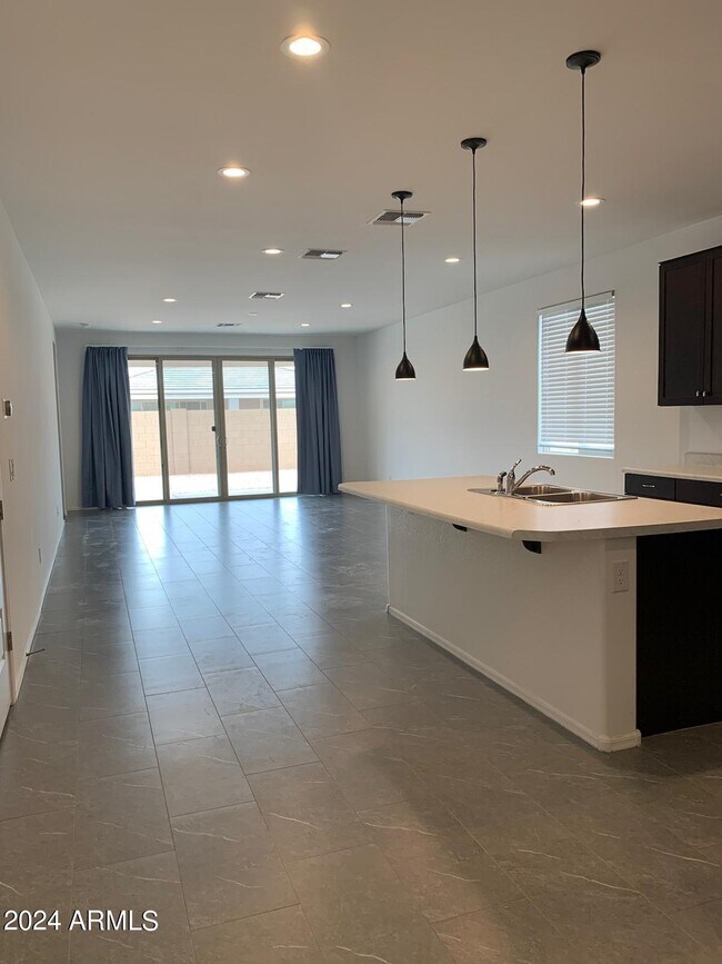 Building Photo - 345 E Caribbean Dr