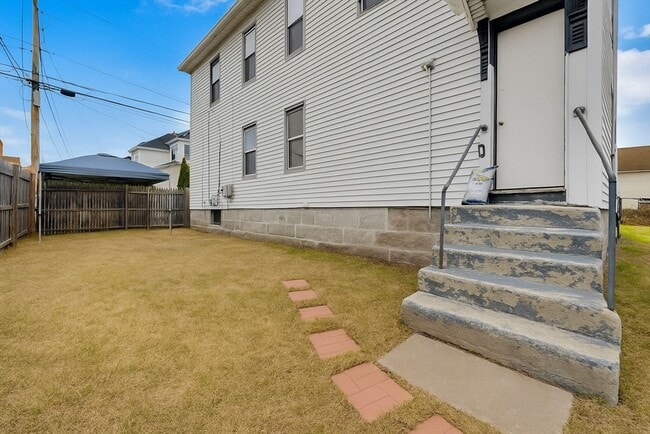 Building Photo - 130 Dalton St