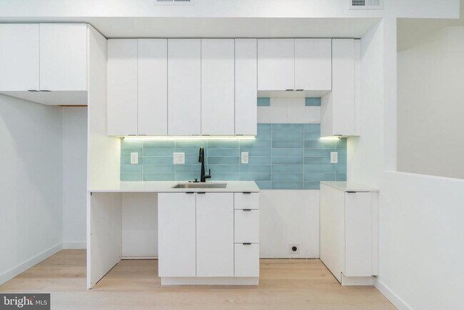 Building Photo - 2717 N Howard St