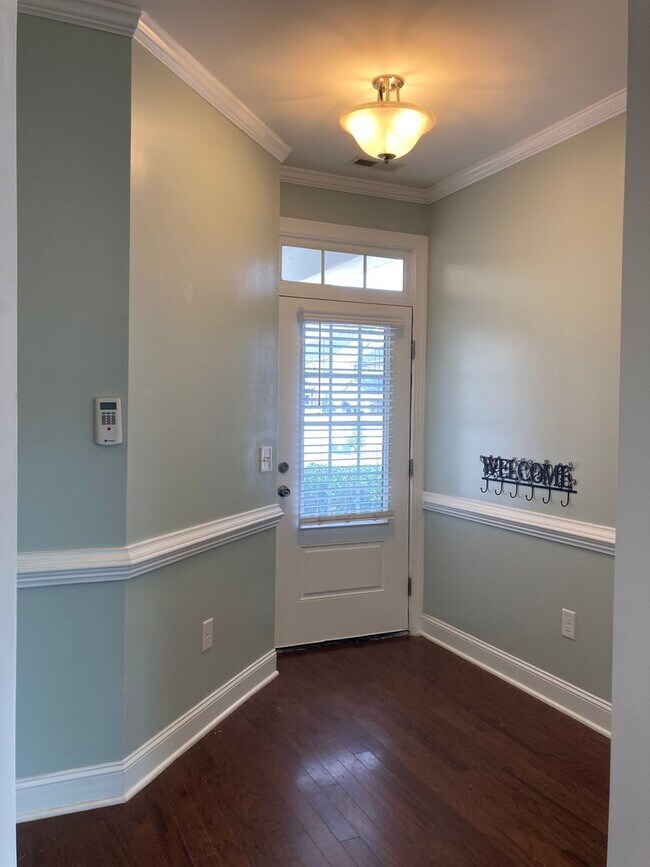 Building Photo - Immaculate 5 Bedrooms, 3.5 Bath Home Located Minutes from Shopping- Easy Commute to Sanford, Ft. ...