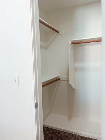 Bedroom 1 closet - 1915 N Scovel St