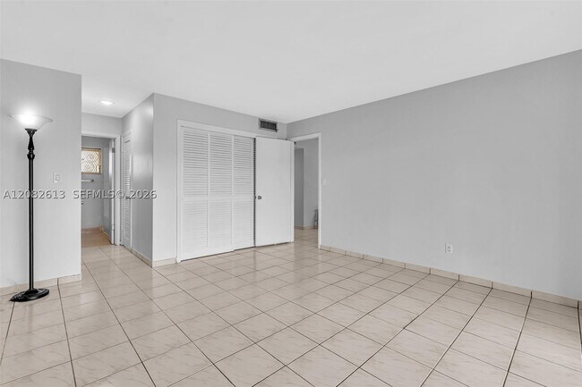 Building Photo - 1540 NE 191st St