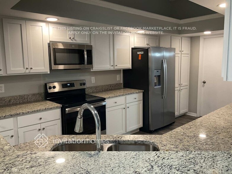 Building Photo - 826 Walsingham Way