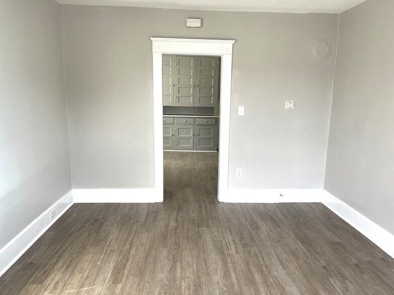 Building Photo - 820 Wayne St