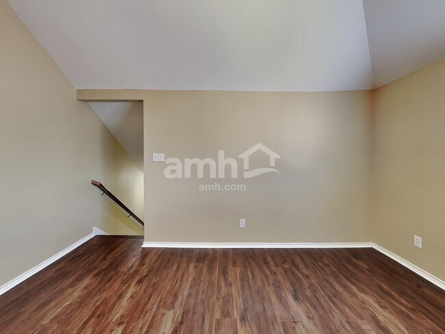 Building Photo - 8000 Bonito Dr