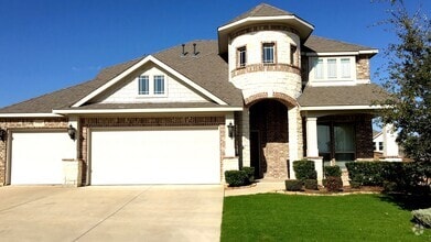Building Photo - 1202 Killian Dr