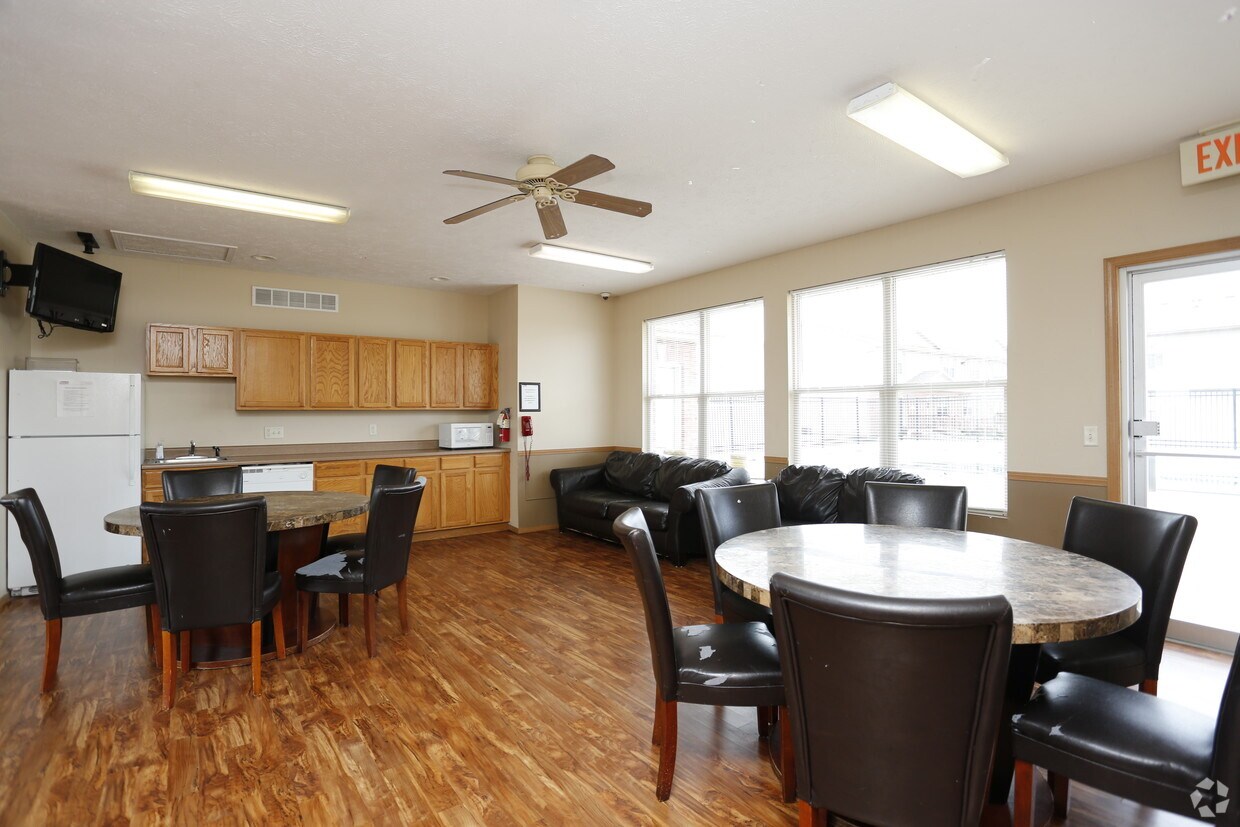 Wingover Luxury Apartments And Townhomes Bloomington Il Apartment Finder