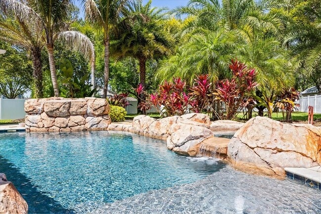 Building Photo - 12422 Creek Edge Dr