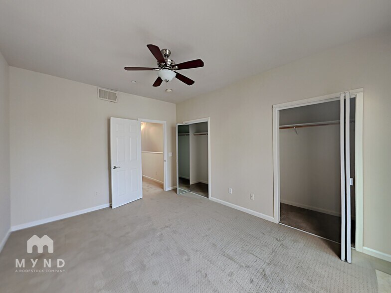 Building Photo - 425 Harriet Ln