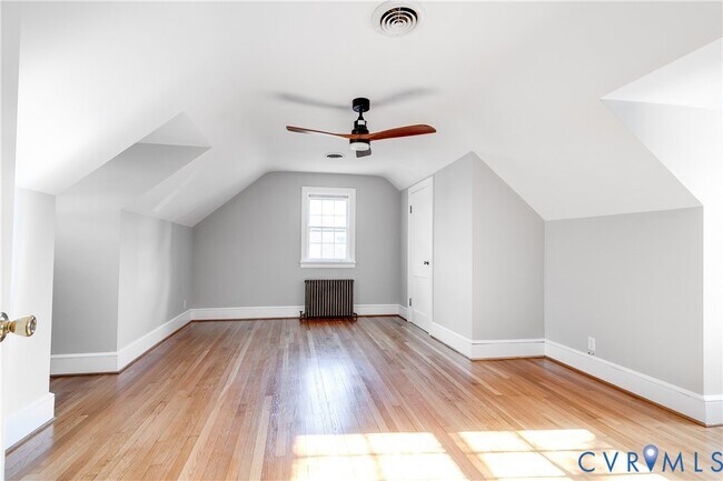 Building Photo - 1004 W 49th St