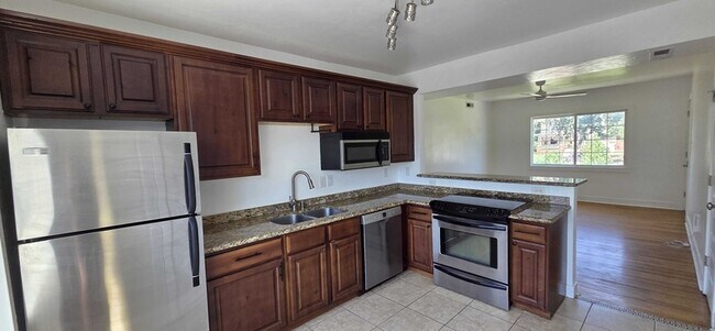 Building Photo - 808 E 300 S