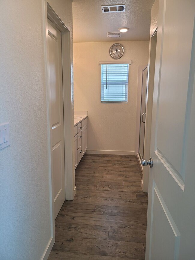 Building Photo - COMING SOON!!! Spacious Newer 4bd/2.5ba N Valleys Home!