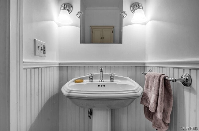 Building Photo - 5940 Thompson Rd