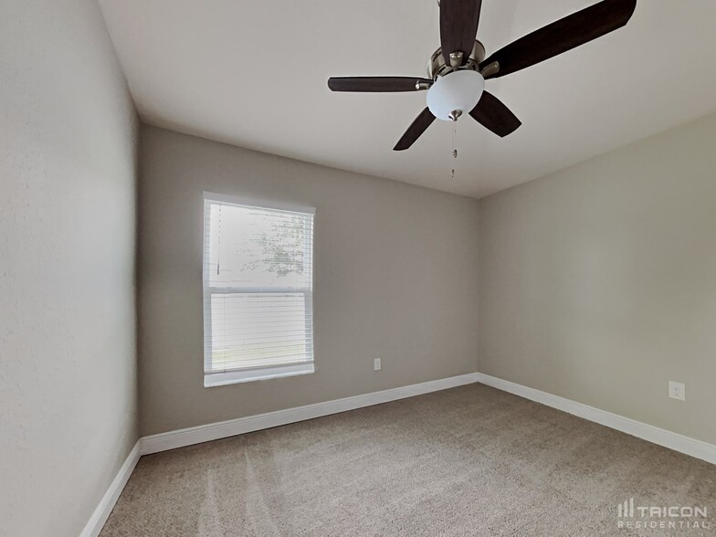 Building Photo - 387 Buchannan Dr