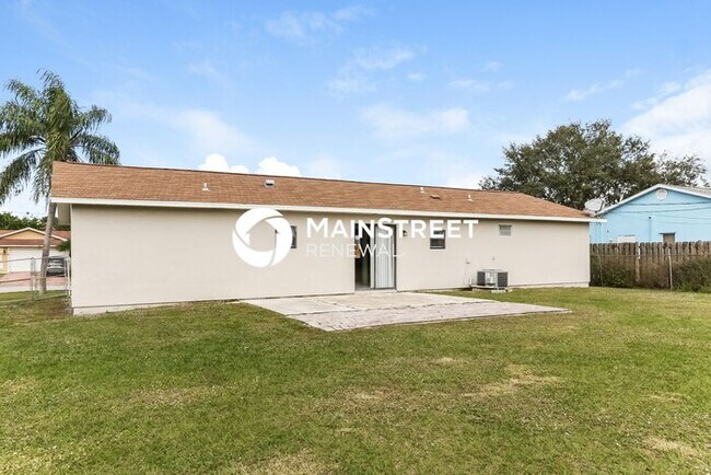 Building Photo - 3 Bedroom Pet-Friendly Home in Port St Lucie, FL with Main Street Renewal