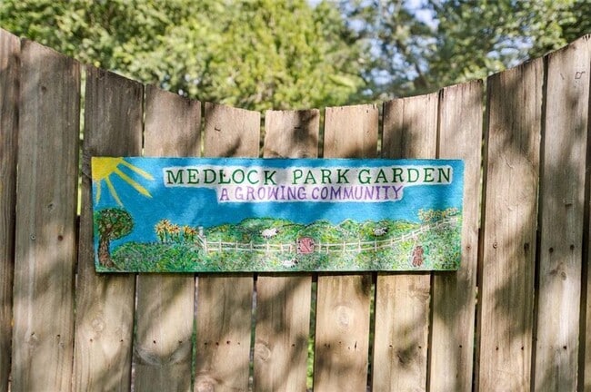 Building Photo - 2090 Emmet Pk Ln