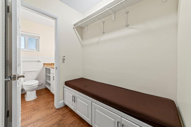 Building Photo - 404 SE 16th St