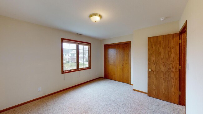 Building Photo - Available 9/20 - Established Neighborhood