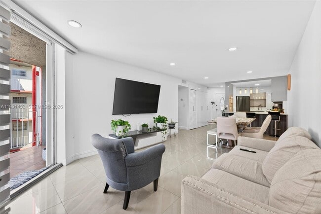 Building Photo - 1750 W 46th St