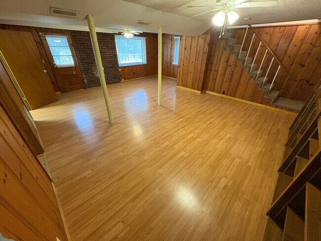 Building Photo - FOR LEASE- SINGLE FAMILY HOME IN HERMITAGE!