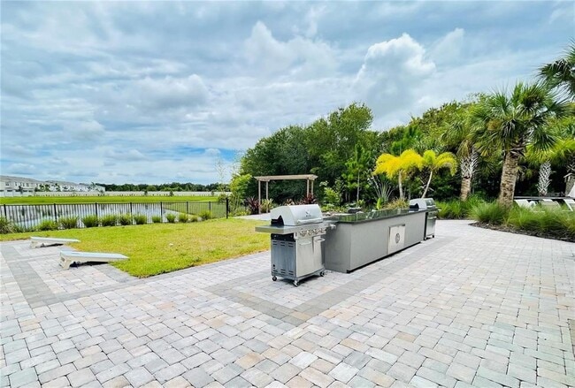 Building Photo - 6313 Willowside St