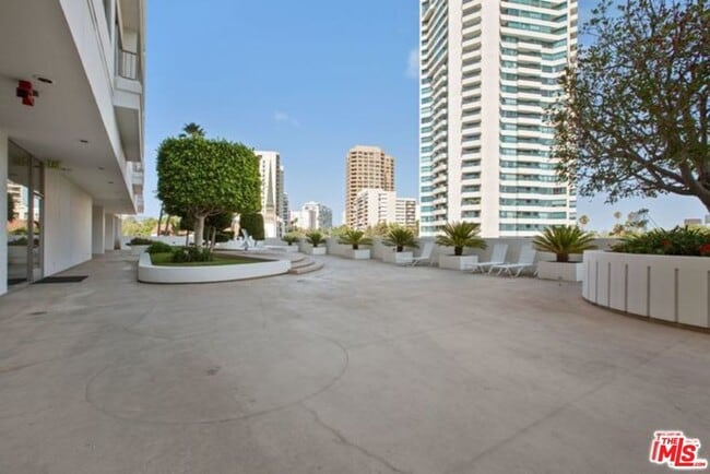 Building Photo - 10501 Wilshire Blvd