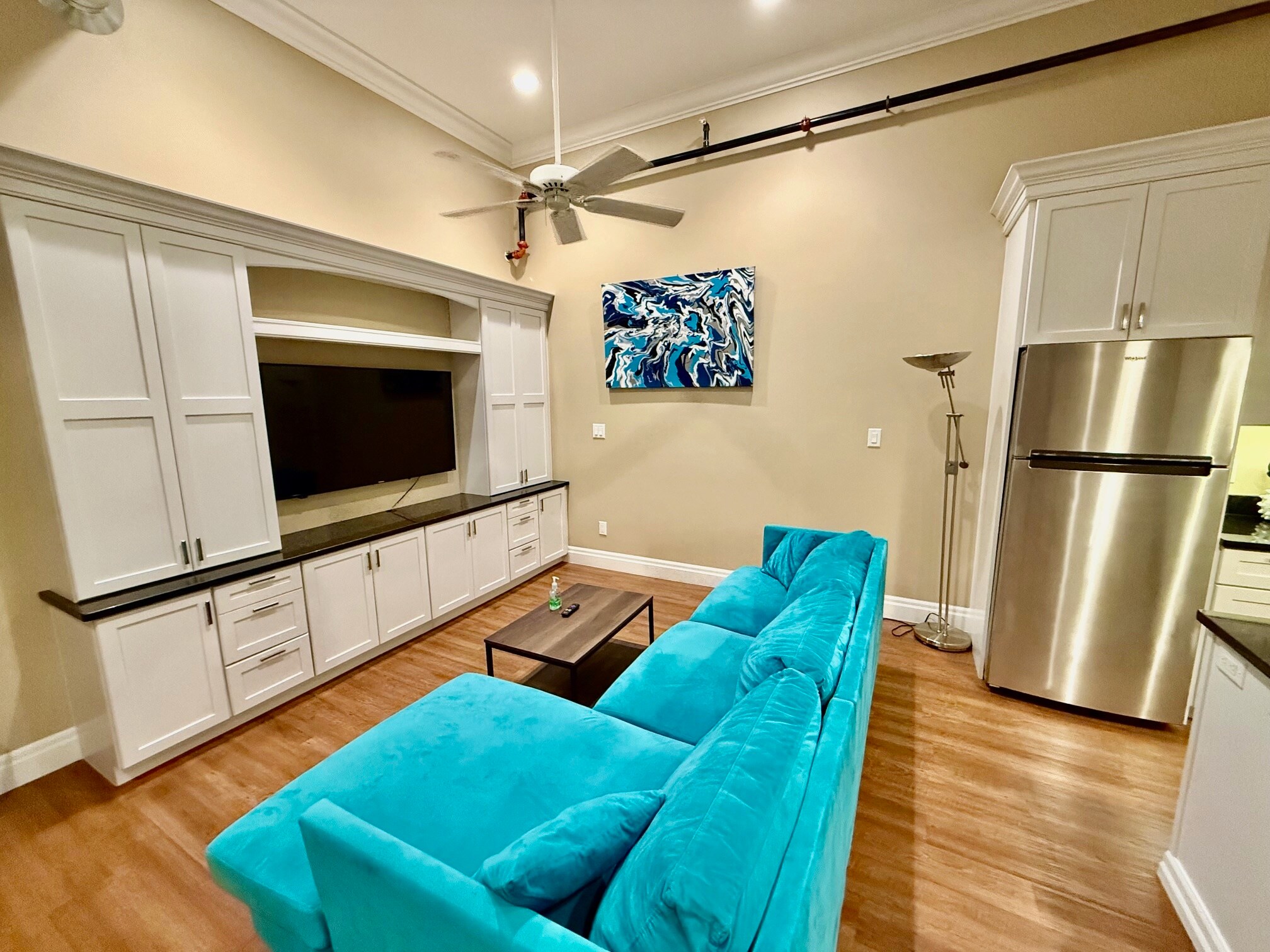 Building Photo - 317 Main St