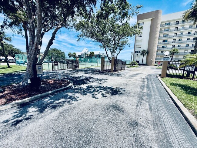 Building Photo - 250 S Sykes Creek Pkwy