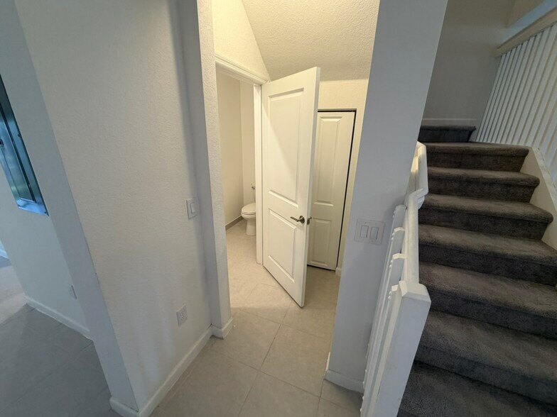 Building Photo - 21001 NE 8th Ave