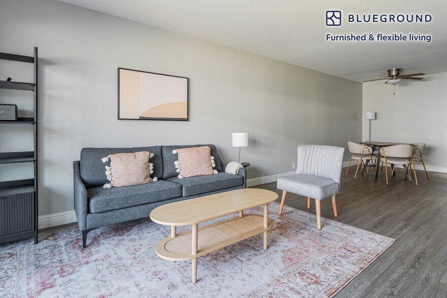 Building Photo - 2019 Shore Line Dr