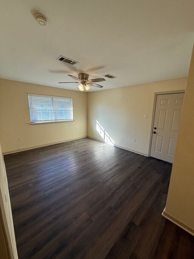 Building Photo - AM 8181-83 Jefferson Park