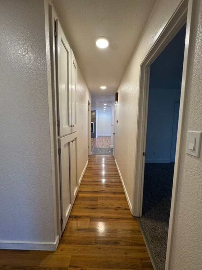 Building Photo - Beautiful 4 Bedroom 2 Bathroom Home with Solar!