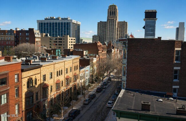 Building Photo - 352 State St