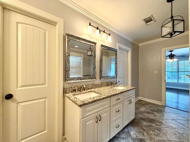 Building Photo - Sharon Hills Neighborhood