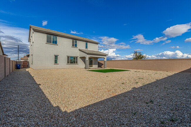 Building Photo - 713 W Longwood Dr