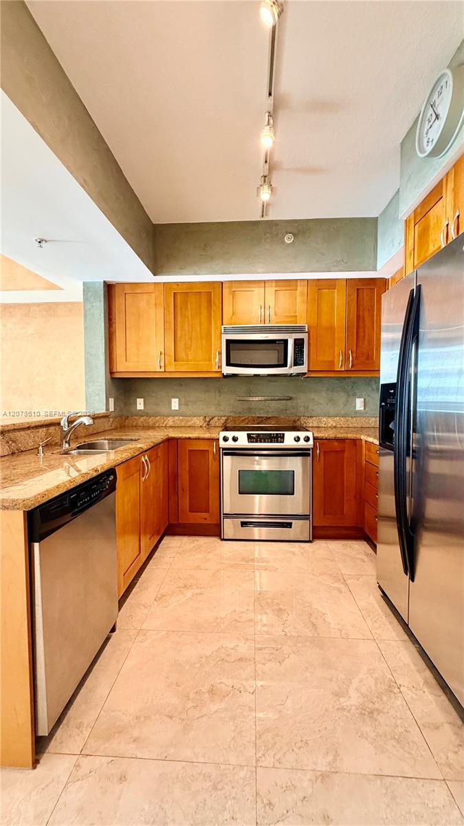 Building Photo - 1755 E Hallandale Beach Blvd