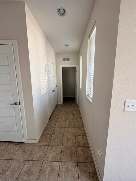 Building Photo - 4971 Valentia St