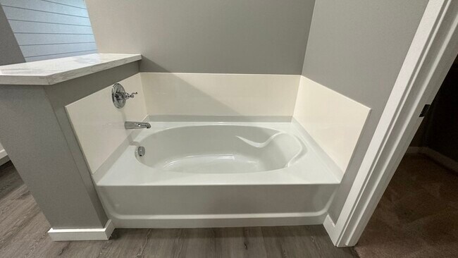 Building Photo - 3/2.5 Condo in Gated Complex