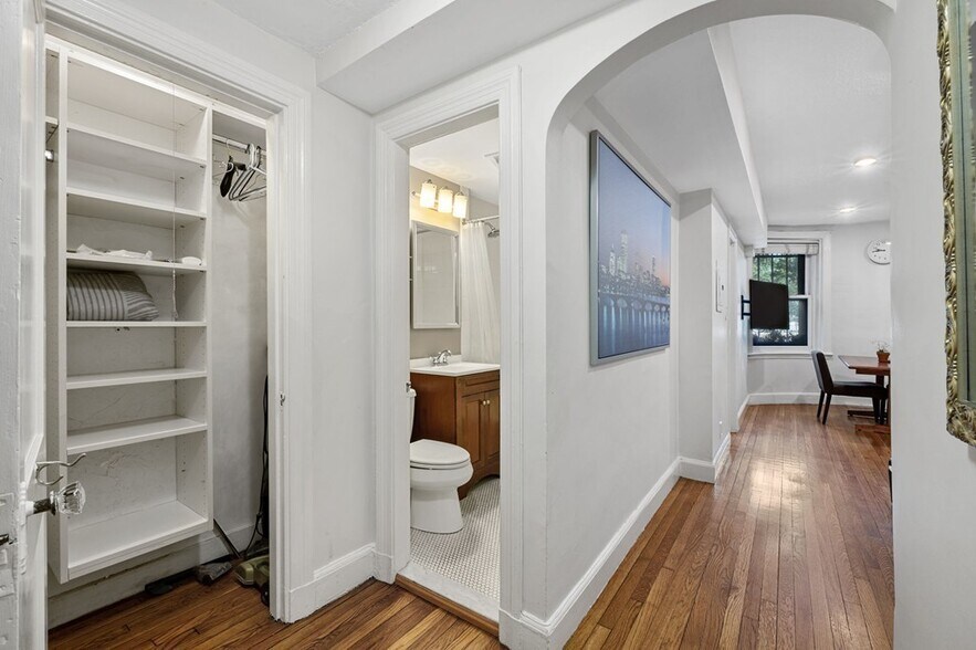 Building Photo - 354 Beacon St