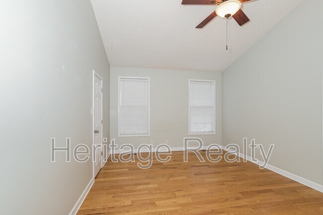 Building Photo - 880 Glenfield Dr