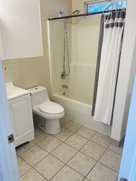 Building Photo - 634 East St