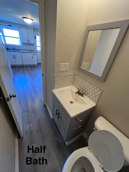 Building Photo - 5757 Glendale Dr