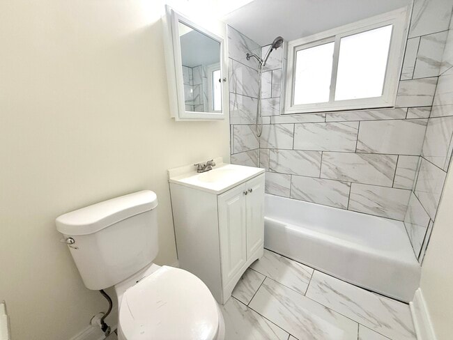 Building Photo - 11137 S Emerald Ave