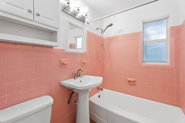 Building Photo - 401 42nd St
